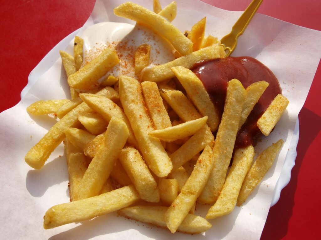 Batatas Fritas Com Molho Vermelho